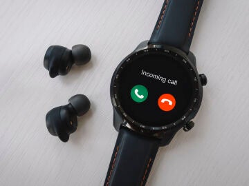 Smartwatch y auriculares inalámbricos