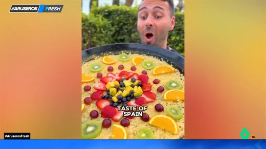 La controvertida paella de un tiktoker que enfadará a los valencianos: "Parece una macedonia" La controvertida paella de un tiktoker que enfadará a los valencianos: "Parece una macedonia"