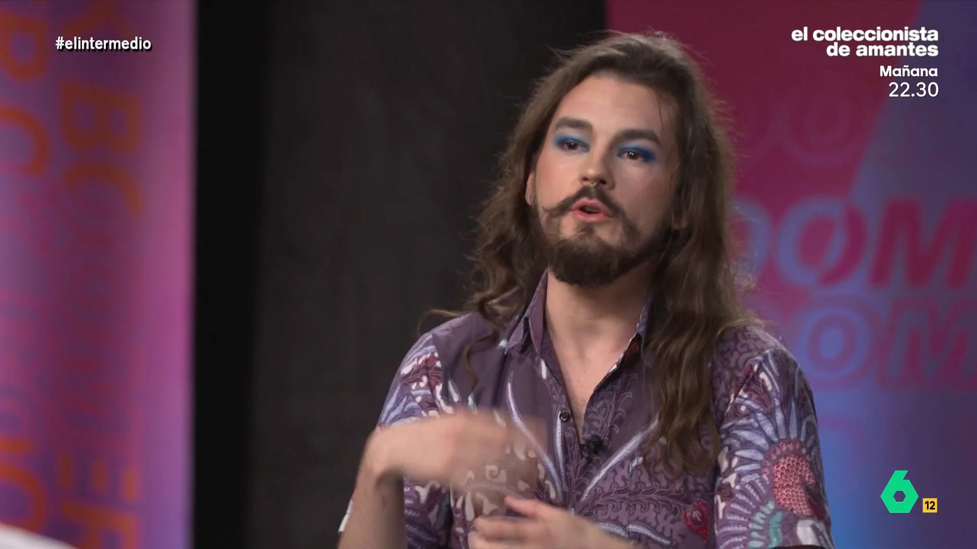 Mikel Herrán utiliza sus redes sociales para hablar divulgar sobre historia. Además, lo hace de una manera muy curiosa y llamativa: a través de la performance y el drag. 
