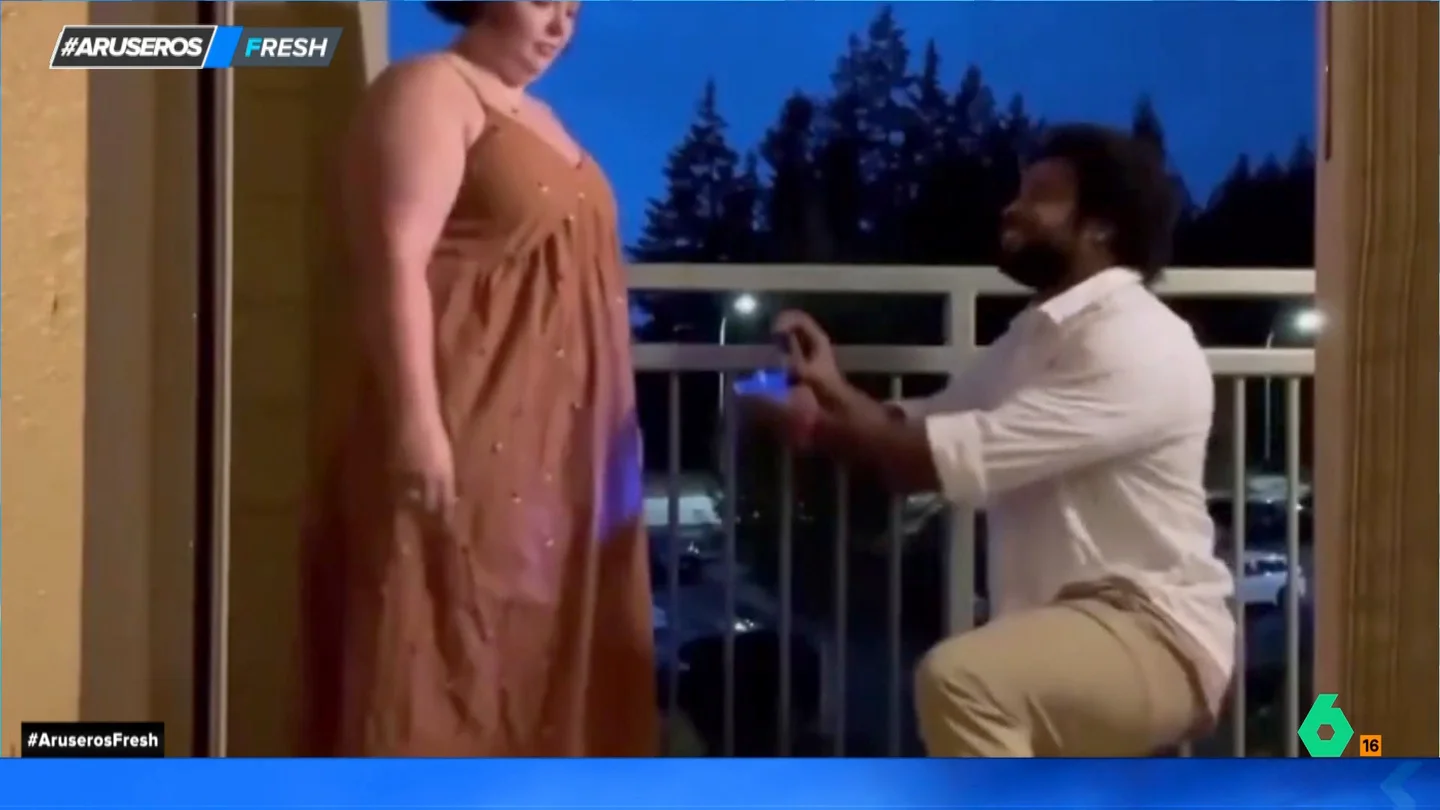 El emotivo gesto de un chico al dedicar un año entero a grabar un vídeo para pedirle matrimonio a su novia El emotivo gesto de un chico al dedicar un año entero a grabar un vídeo para pedirle matrimonio a su novia