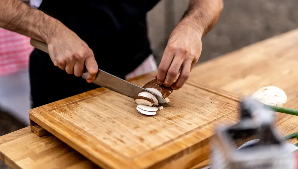 Hombre cocinando  Hombre cocinando