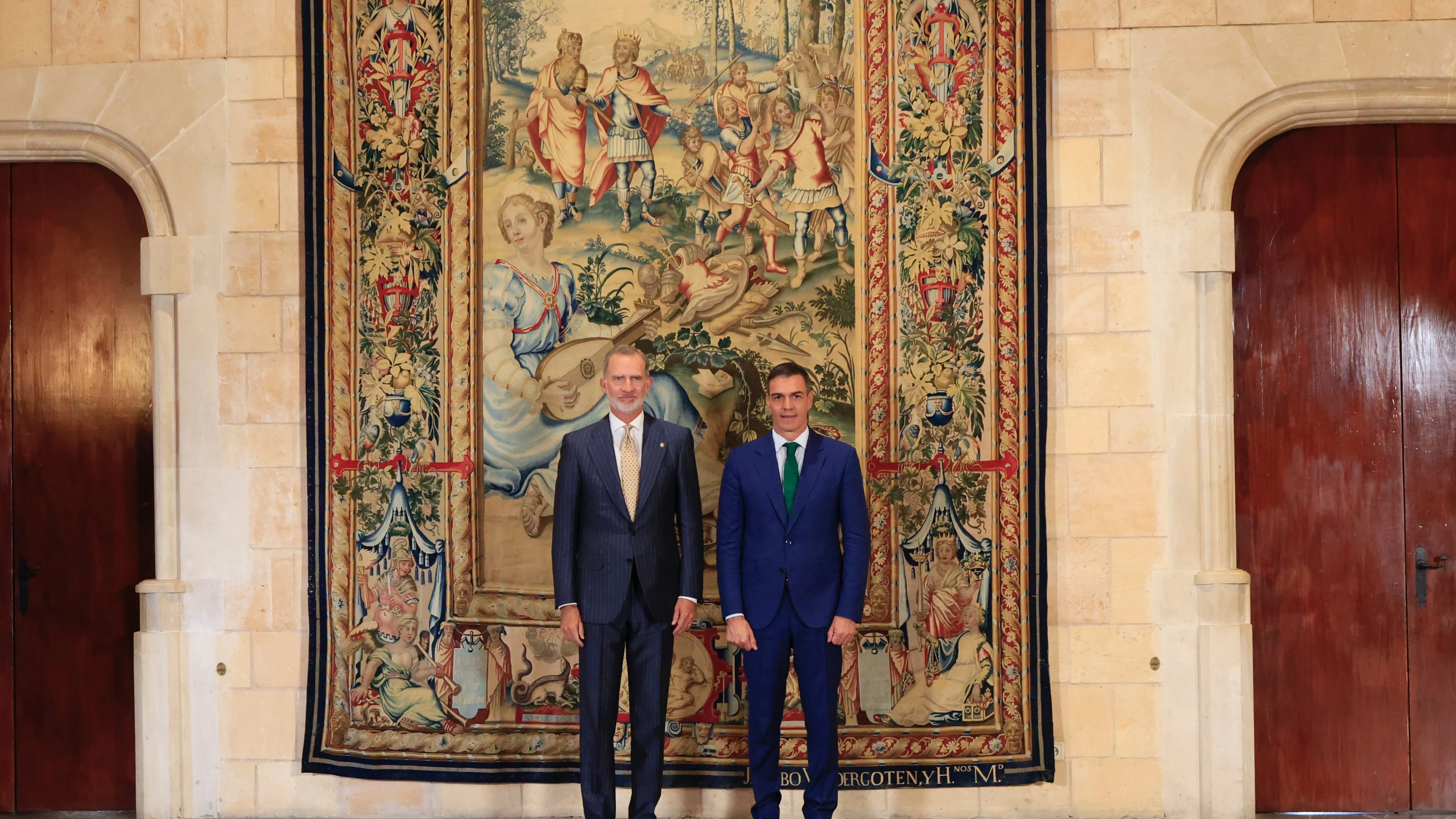 El presidente del Gobierno, Pedro Sánchez, con el rey Felipe VI