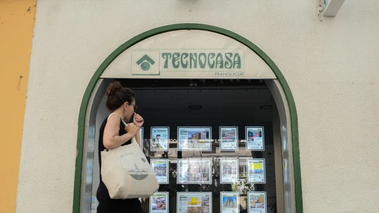 Fachada de una inmobiliaria, a 17 de mayo de 2023, en Barcelona, Cataluña (España). Fachada de una inmobiliaria, a 17 de mayo de 2023, en Barcelona, Cataluña (España).