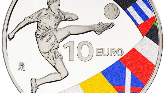 La Fábrica de Moneda y Timbre producirá una colección de monedas conmemorando el triunfo de España en la Eurocopa Reverso de la moneda producida por la Fábrica de Moneda y Timbre conmemorativa de la Eurcopa