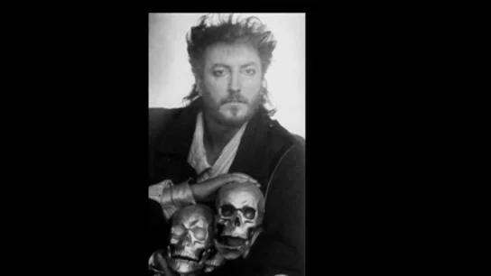 Paloma Aznar recuerda la premonitoria respuesta de Tino Casal a un periodista: "Solo podía morir si le clavaban algo en el corazón porque era un vampiro" Paloma Aznar recuerda la premonitoria respuesta de Tino Casal a un periodista: "Solo podía morir si le clavaban algo en el corazón porque era un vampiro"