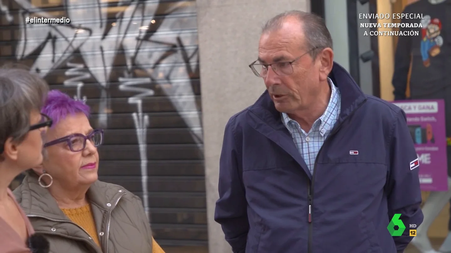 Un hombre, sobre los políticos independentistas: "Los que cometan un delito en España tienen que ser juzgados" Un hombre, sobre los políticos independentistas: "Los que cometan un delito en España tienen que ser juzgados"