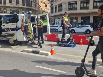 La Policia Local de Valencia ya puede dar caza a los patinetes 'trucados'