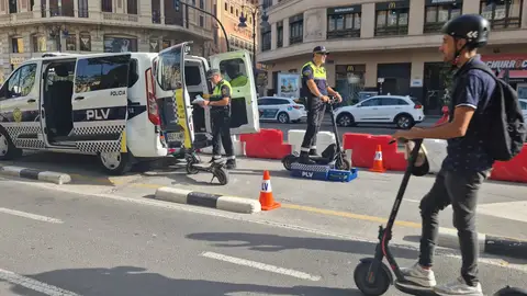 La Policia Local de Valencia ya puede dar caza a los patinetes 'trucados' La Policia Local de Valencia ya puede dar caza a los patinetes 'trucados'