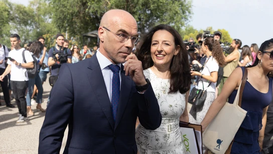 El coordinador jurídico de Vox, Jorge Buxadé, y la coordinadora nacional jurídica de Vox, Marta Castro, a su llegada a Moncloa el día de la declaración de Pedro Sánchez. El coordinador jurídico de Vox, Jorge Buxadé, y la coordinadora nacional jurídica de Vox, Marta Castro, a su llegada a Moncloa el día de la declaración de Pedro Sánchez.