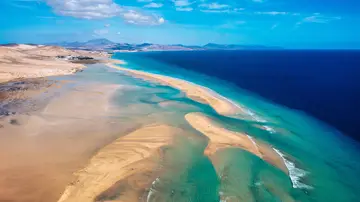 Playa de Sotavento, en Fuerteventura, Islas Canarias Playa de Sotavento, en Fuerteventura, Islas Canarias