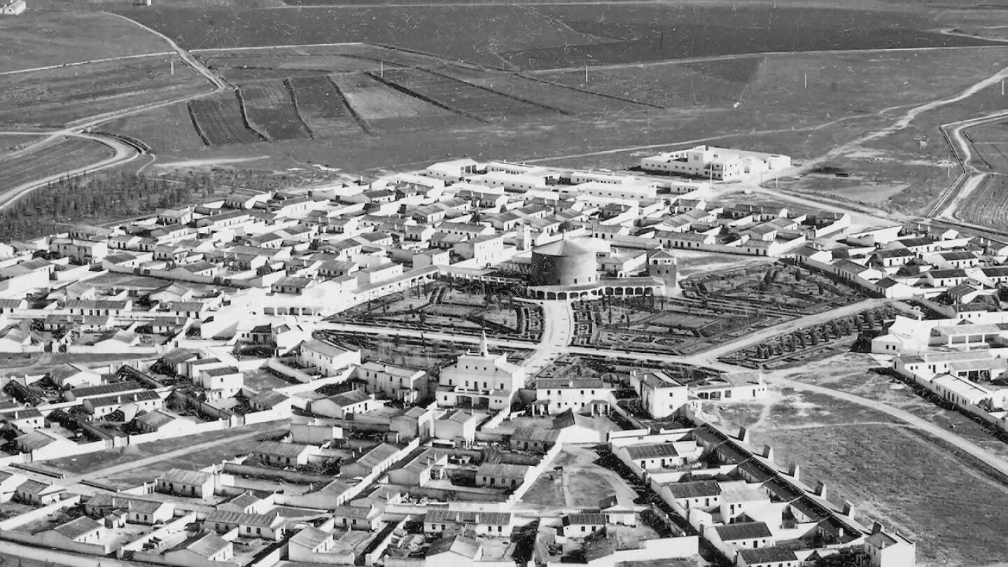 Imagen a&eacute;rea de uno de los pueblos creados durante la dictadura franquista