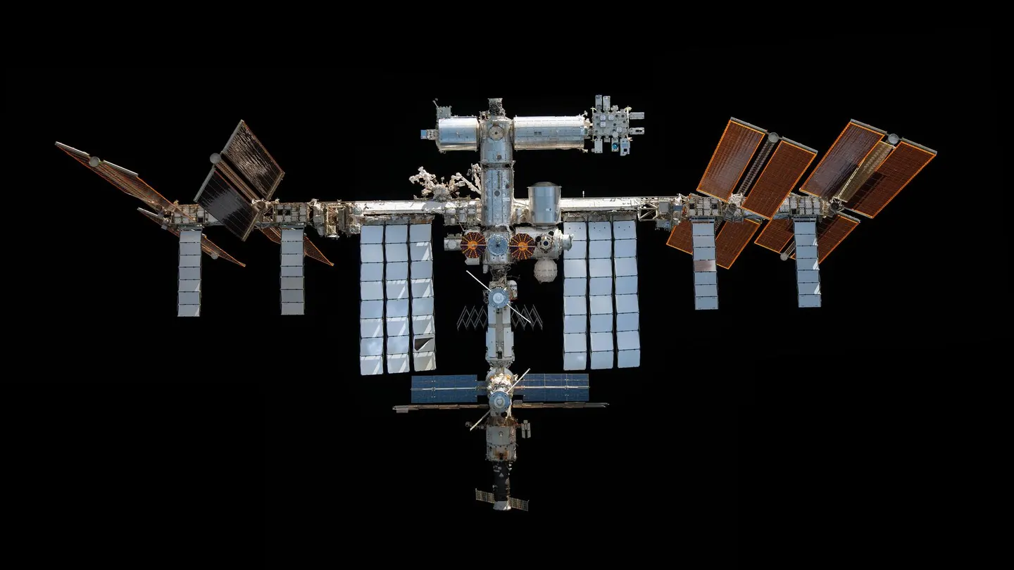 Así es como la NASA planea desintegrar la Estación Espacial Internacional con la ayuda de SpaceX La Estación Espacial Internacional fotografiada desde la nave Crew Dragon Endeavour de SpaceX.