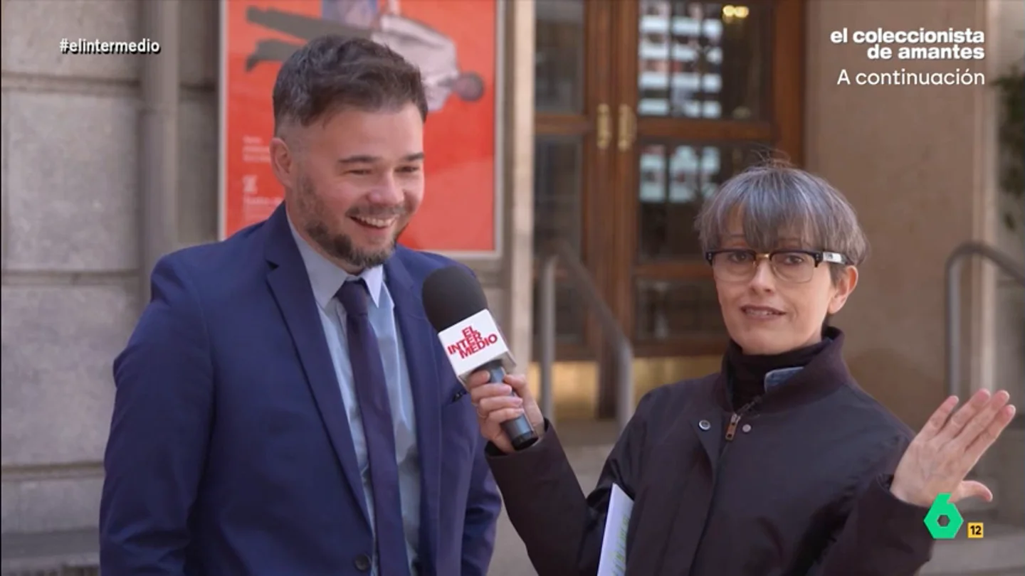 Gabriel Rufián deja alucinada a Thais Villas con su rutina de belleza: "A veces me pongo un poco de color" Los españoles cada vez dedican más tiempo a las rutinas de belleza, por eso la reportera visitó la Carrera de San Jerónimo para conocer los hábitos de sus señorías. ¿Hasta que punto se preocupan por la estética?