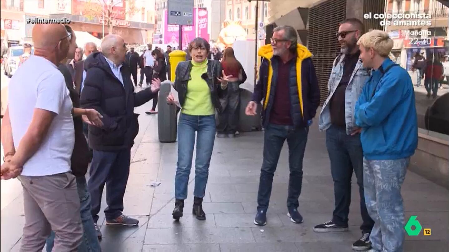  Un hombre pone en apuros a un fumador que duda de que el tabaco sea malo: "&iquest;Te ha visto un m&eacute;dico los pulmones?"