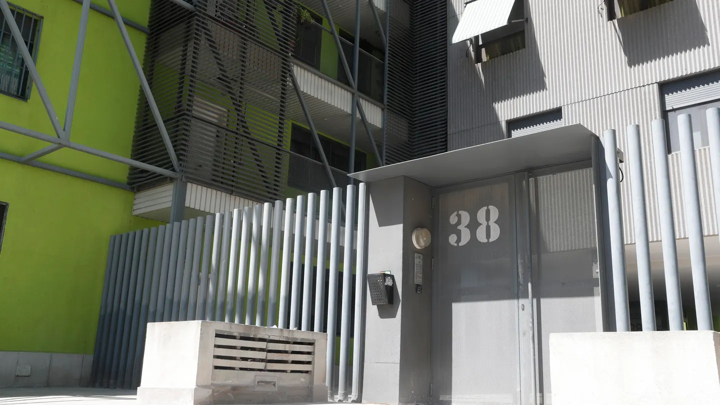 Vista del edificio de Villa de Vallecas donde un hombre mató a su compañero de piso, según confesó a la Policía. Vista del edificio de Villa de Vallecas donde un hombre mató a su compañero de piso, según confesó a la Policía.