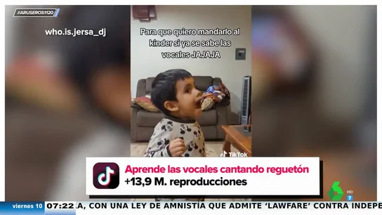 Una madre enseña a su hijo las vocales poniéndole canciones de reggaetón Una madre enseña a su hijo las vocales poniéndole canciones de reggaetón