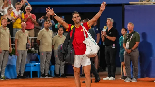 Nadal se despide de los JJOO de París tras la derrota en dobles junto a Carlos Alcaraz. Nadal se despide de los JJOO de París tras la derrota en dobles junto a Carlos Alcaraz.