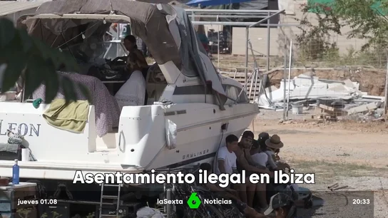Seis detenidos durante el desalojo de un asentamiento ilegal en el que vivían 400 personas en Ibiza Seis detenidos durante el desalojo de un asentamiento ilegal en el que vivían 400 personas en Ibiza