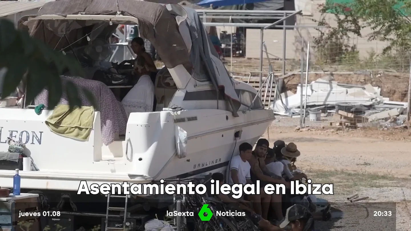 Seis detenidos durante el desalojo de un asentamiento ilegal en el que vivían 400 personas en Ibiza Seis detenidos durante el desalojo de un asentamiento ilegal en el que vivían 400 personas en Ibiza