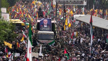 Iraníes asisten al funeral del líder de Hamás, Ismail Haniyeh, con gritos de "muerte a Israel"