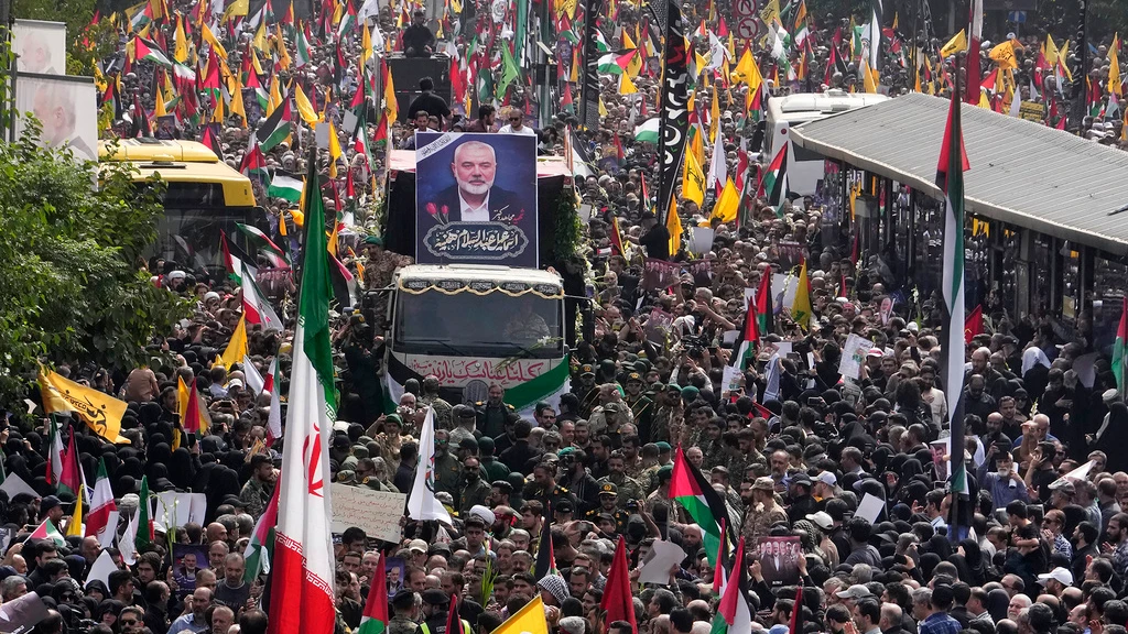 Iraníes asisten al funeral del líder de Hamás, Ismail Haniyeh, con gritos de "muerte a Israel"