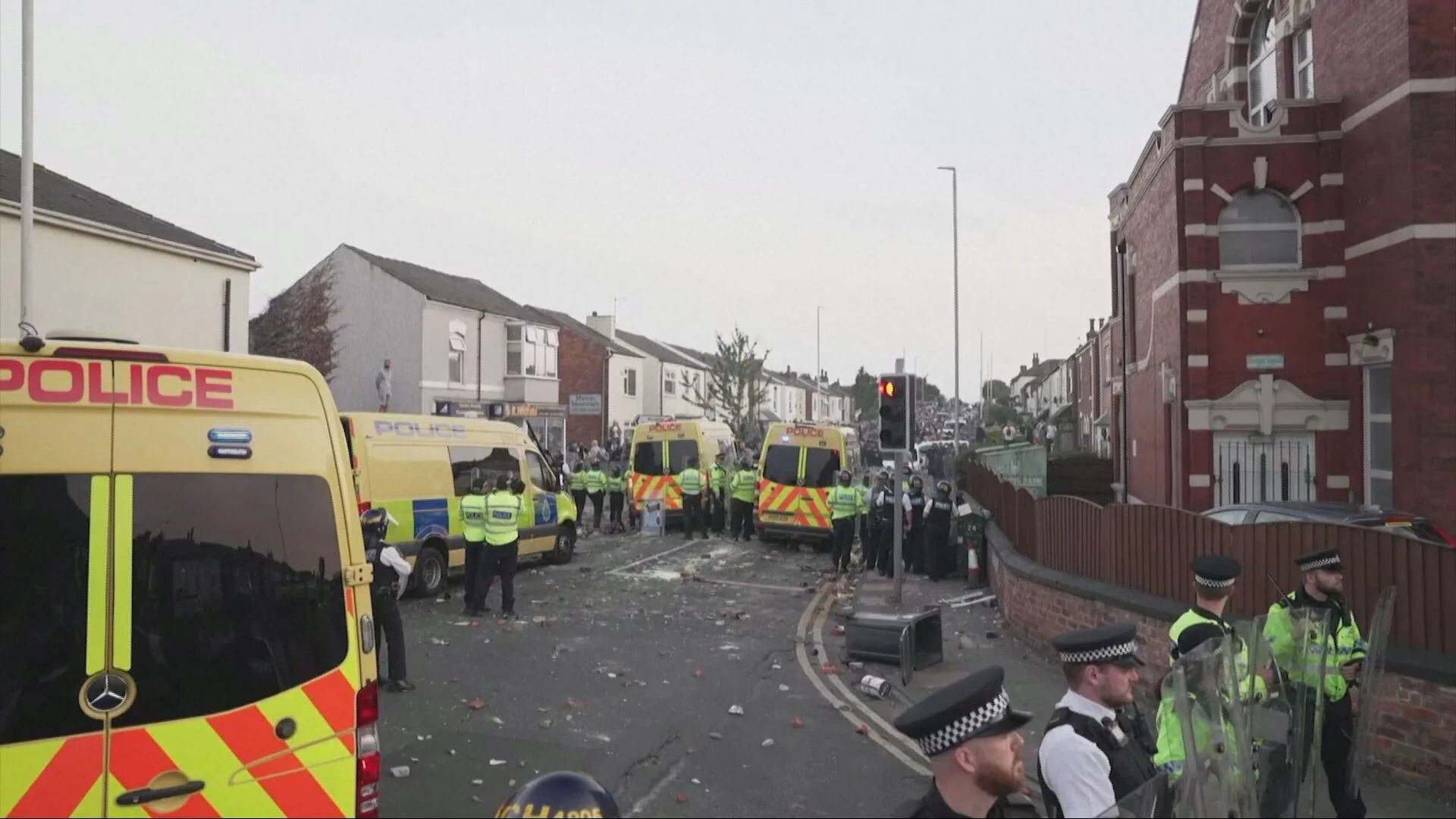 Protestas en Reino Unido tras el asesinato de tres niñas en Southport