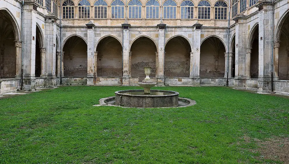 Patio del Monasterio Santa María la Real de Irache Patio del Monasterio Santa María la Real de Irache