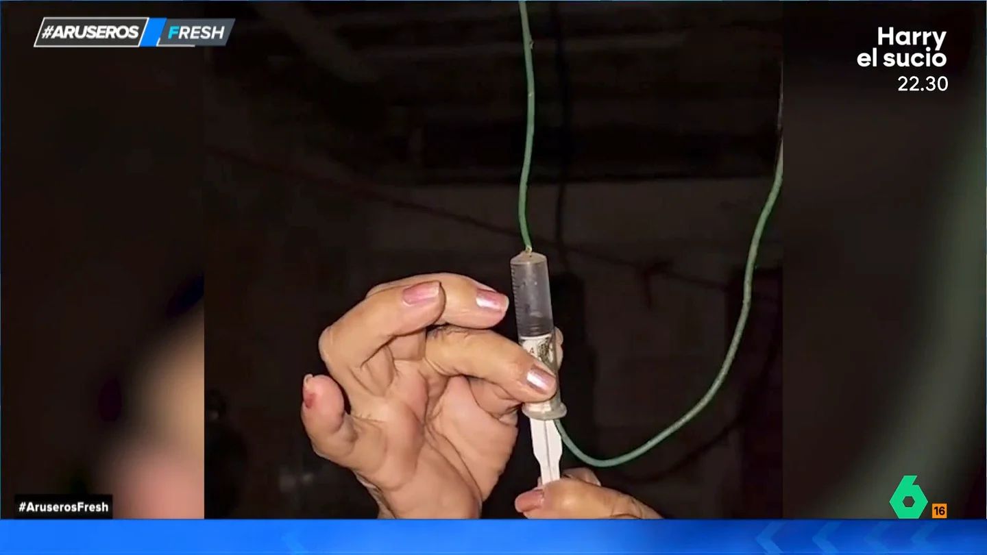 Así es el particular sistema de iluminación que inventa un joven utilizando tan solo una jeringuilla Así es el particular sistema de iluminación que inventa un joven utilizando tan solo una jeringuilla