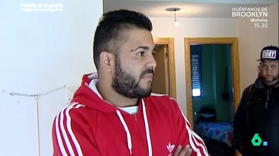 Un okupa carga contra el grupo inversor Un okupa carga contra el grupo inversor