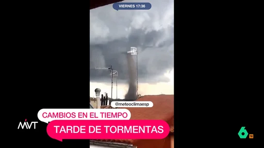El fin de la ola de calor provoca fenómenos extremos: las impresionantes imágenes del tornado en El Toro (Castellón) El fin de la ola de calor provoca fenómenos extremos: las impresionantes imágenes del tornado en El Toro (Castellón)