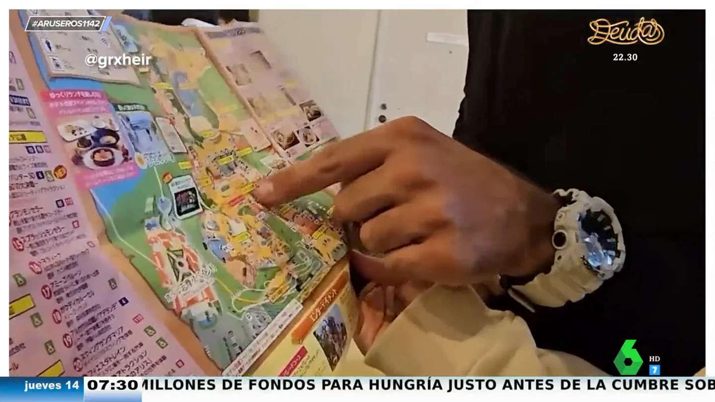 Unos jóvenes visitan el parque temático de España en Japón: "Siesta, paella, toros y poco más" Unos jóvenes visitan el parque temático de España en Japón: "Siesta, paella, toros y poco más"