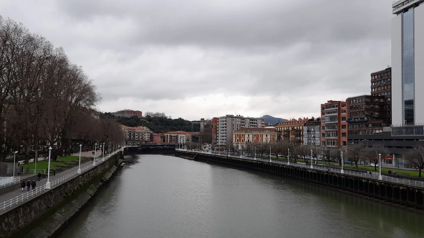 Cielo nublado en Bilbao. Cielo nublado en Bilbao.