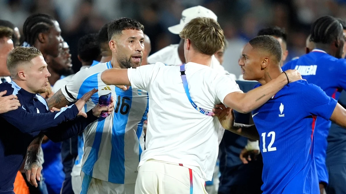 Nicolas Otamendi, en plena pelea