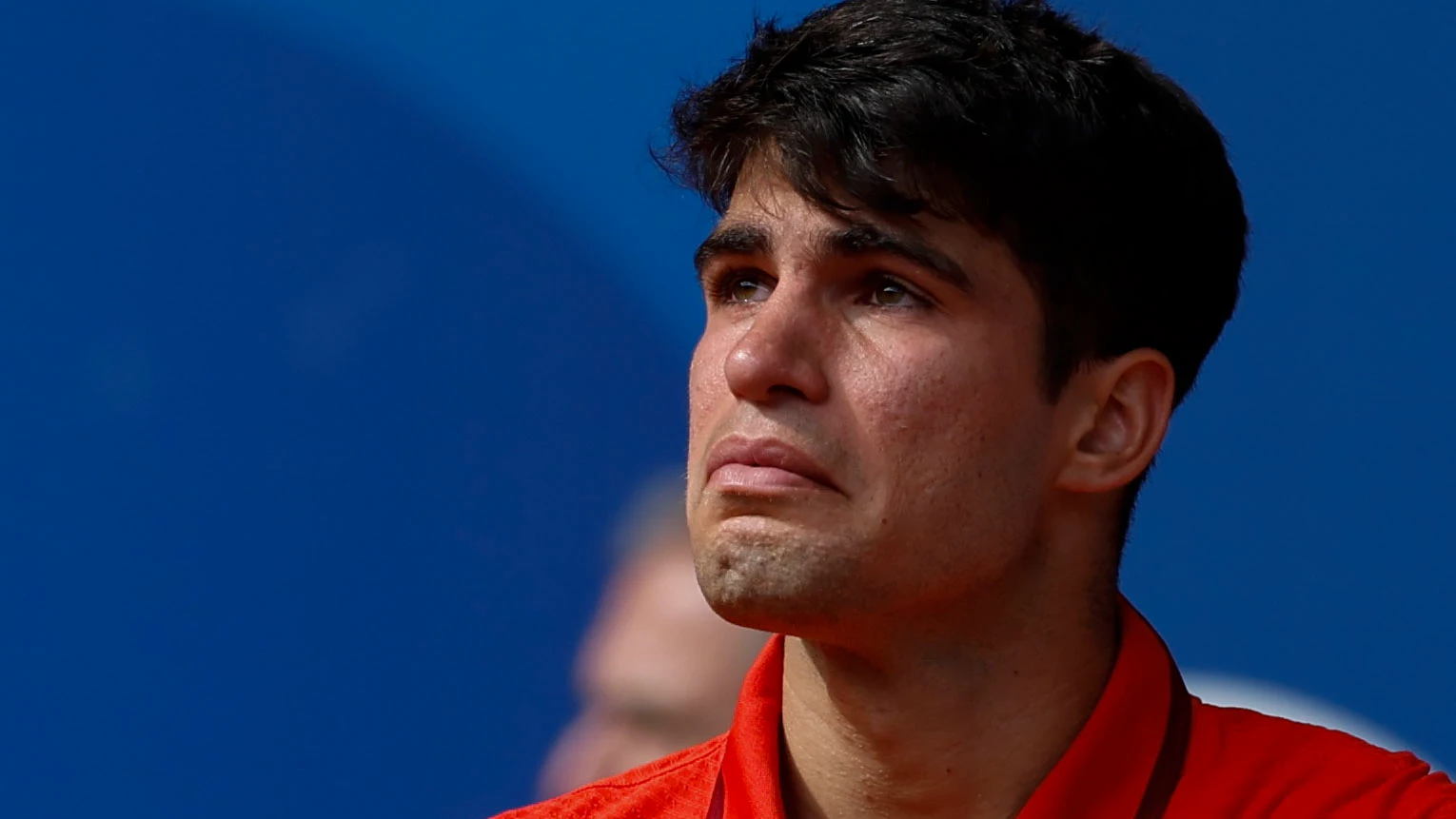 El tenista Carlos Alcaraz, entre lágrimas tras caer en la final frente a Djokovic