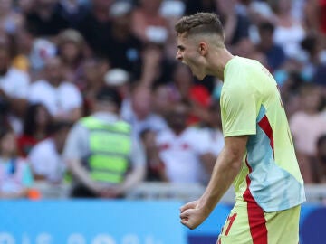 Fermín celebra un gol con España