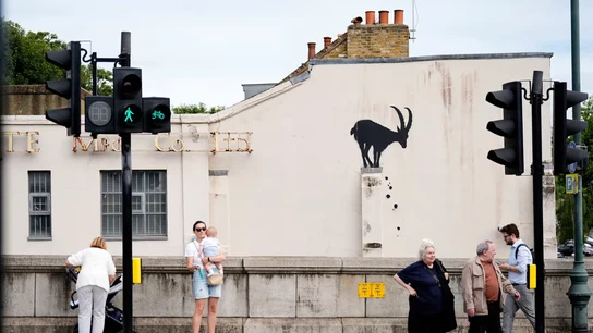 Banksy confirma la autoría de una nueva obra de arte en un edificio al suroeste de Londres Nueva obra del artista urbano Bansky