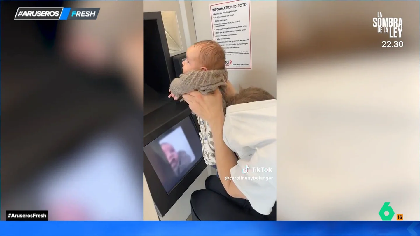 El divertido viral de un padre al intentar hacer una foto a su bebé para el pasaporte: al más puro estilo 'Rafiki' El divertido viral de un padre al intentar hacer una foto a su bebé para el pasaporte: al más puro estilo 'Rafiki'