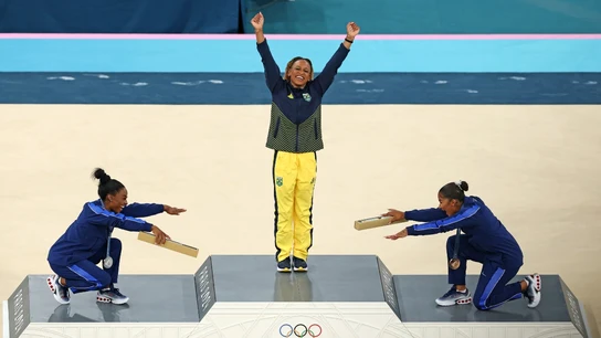 La reverencia de Simone Biles a Rebeca Andrade La reverencia de Simone Biles a Rebeca Andrade