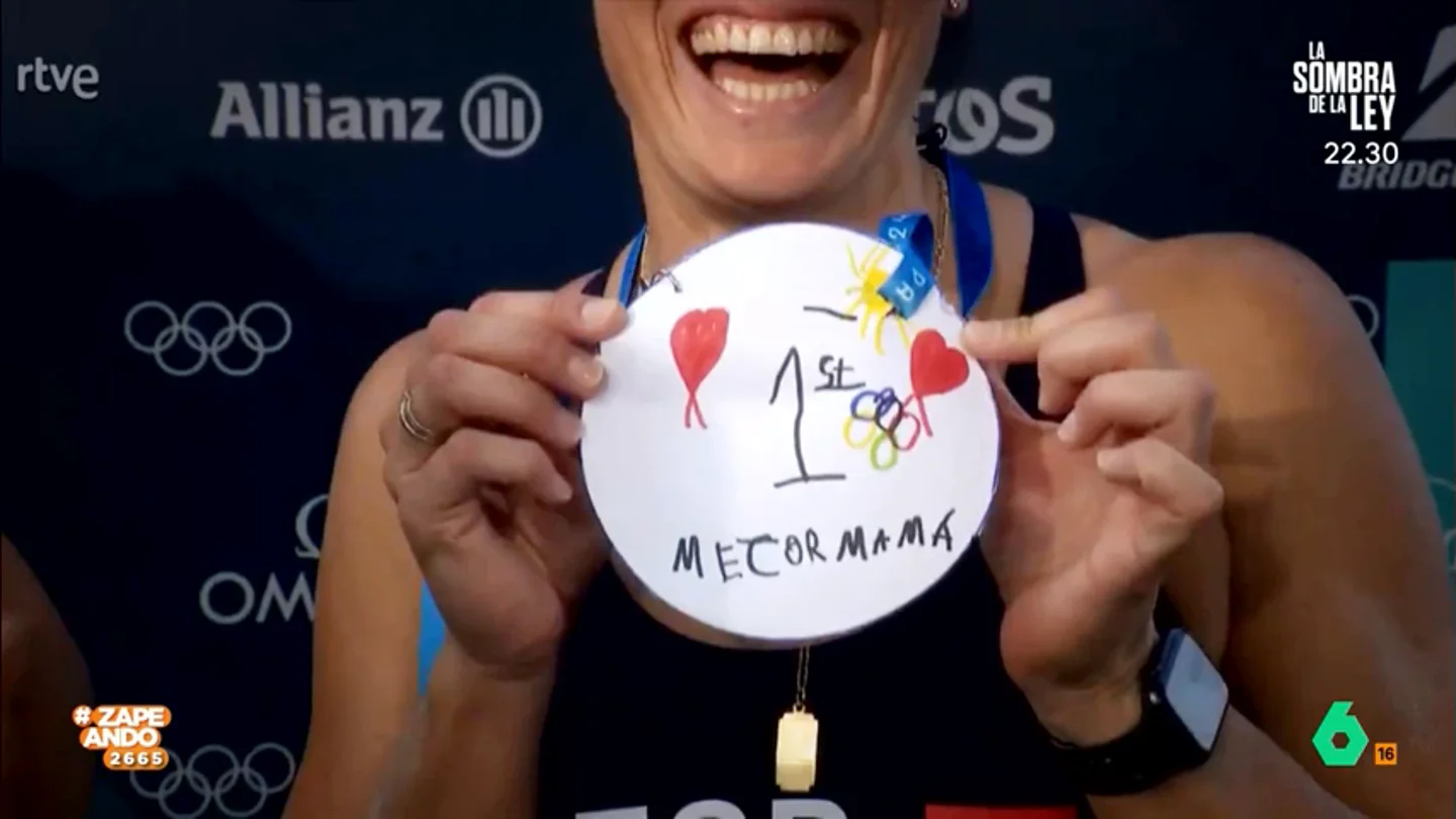 Esta es la tierna recompensa que ha ganado una jugadora de vóley playa española: la medalla a la "mejor mamá" La deportista no logró vencer a las jugadoras suizas para así competir por uno de los metales pero, a pesar de ello, consiguió llevarse una medalla gracias a su hijo.