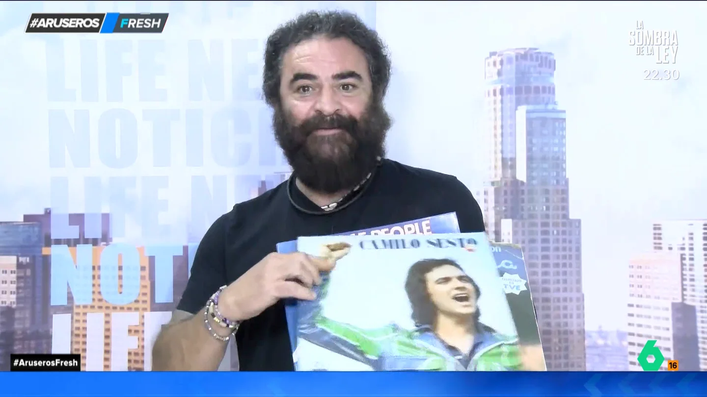 El Sevilla deja atónito a Alfonso Arús con su colección de vinilos: "Tiene a Los Pecos al lado de Madonna, todo guarda una coherencia" El Sevilla deja atónito a Alfonso Arús con su colección de vinilos: "Tiene a Los Pecos al lado de Madonna, todo guarda una coherencia"