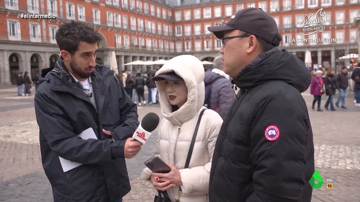 La reacción de una pareja de turistas de California cuando Isma Juárez les explica qué son los callos La reacción de una pareja de turistas de California cuando Isma Juárez les explica qué son los callos