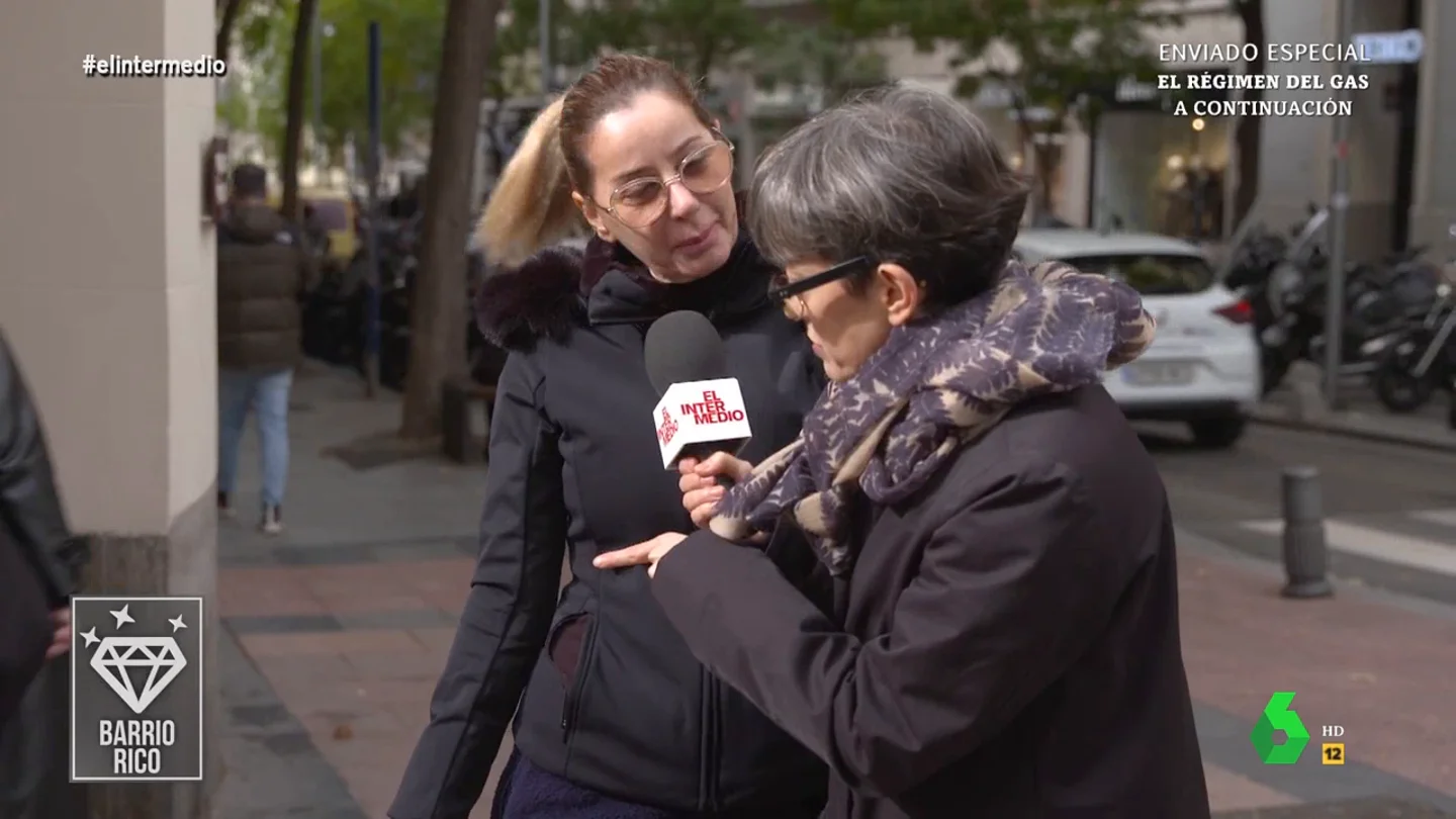 Una mujer de barrio rico, sobre su perrita: "Me salió económica. La compré en Pensilvania por 1.300 euros" Una mujer de barrio rico, sobre su perrita: "Me salió económica. La compré en Pensilvania por 1.300 euros"