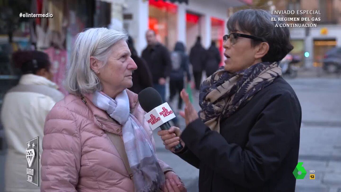 As&iacute; responde una mujer de barrio obrero sobre si es rica por tener la vivienda pagada: "A base de sacrificio"