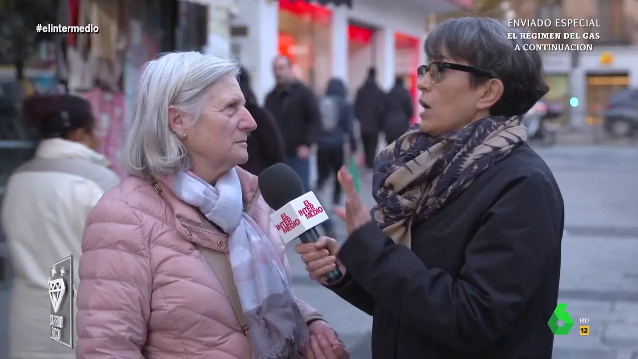 Así responde una mujer de barrio obrero sobre si es rica por tener la vivienda pagada: "A base de sacrificio"