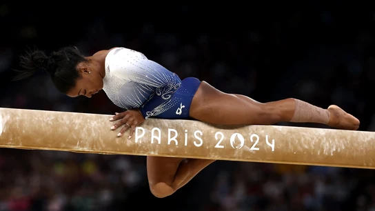 Simone Biles, en la barra de equilibrios Simone Biles, en la barra de equilibrios