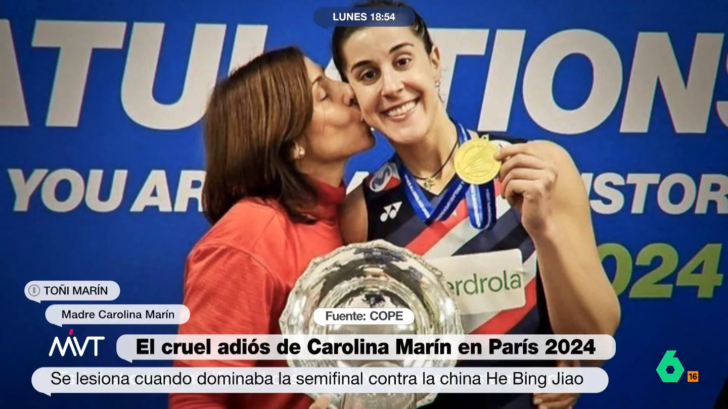 La madre de Carolina Marín, entre lágrimas: "Estamos rotos, hubiera sido mejor una derrota que la fractura" La madre de Carolina Marín, entre lágrimas: "Estamos rotos, hubiera sido mejor una derrota que la fractura"