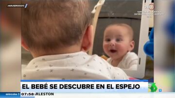 ARÚS: La divertida reacción de un bebé cuando se descubre a sí mismo en un espejo