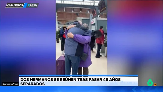El emotivo reencuentro de dos hermanos 45 años después de separarse El emotivo reencuentro de dos hermanos 45 años después de separarse
