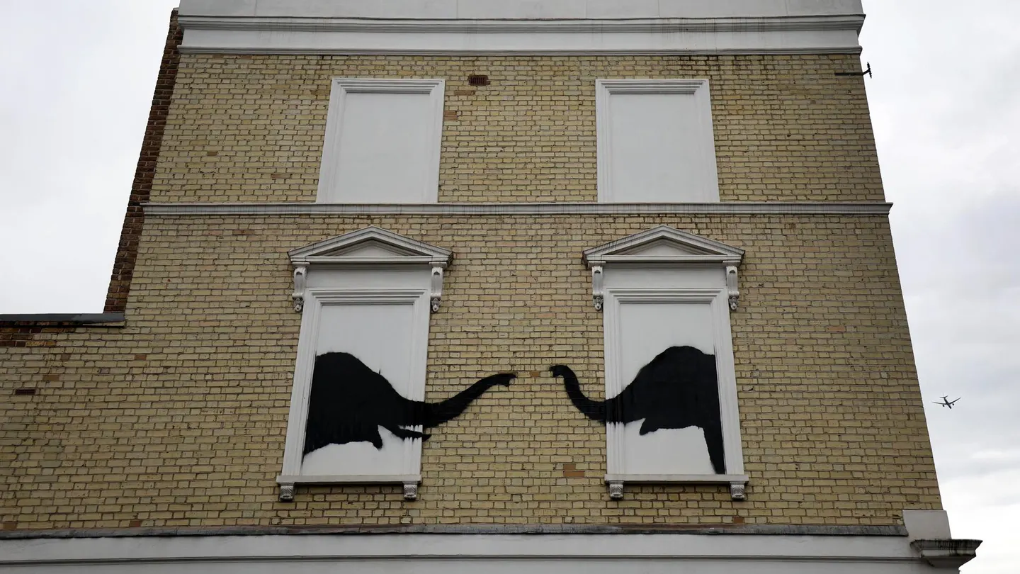 Banksy desvela su segunda obra de arte "animal" en Londres en menos de 24 horas Nueva pintura de Banksy en el barrio de Chelsea