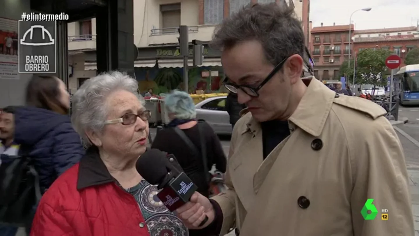 Hablan pensionistas de un barrio rico VS Una mujer de barrio obrero, sobre la pensión de 700 euros de su marido: "Con ella he criado a tres hijos"obrero: "Es trabajar para morir. Si no puedes comer, no puedes vivir, así que qué más da" Una mujer de barrio obrero, sobre la pensión de 700 euros de su marido: "Con ella he criado a tres hijos"
